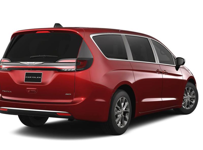 2025 Chrysler Pacifica photo 2