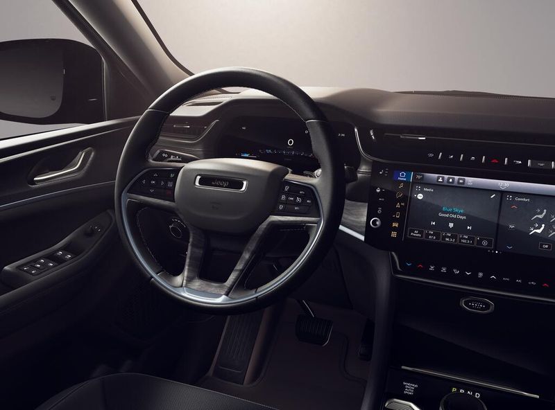 New 2026 Jeep Grand Cherokee L Laredo Altitude 4x4