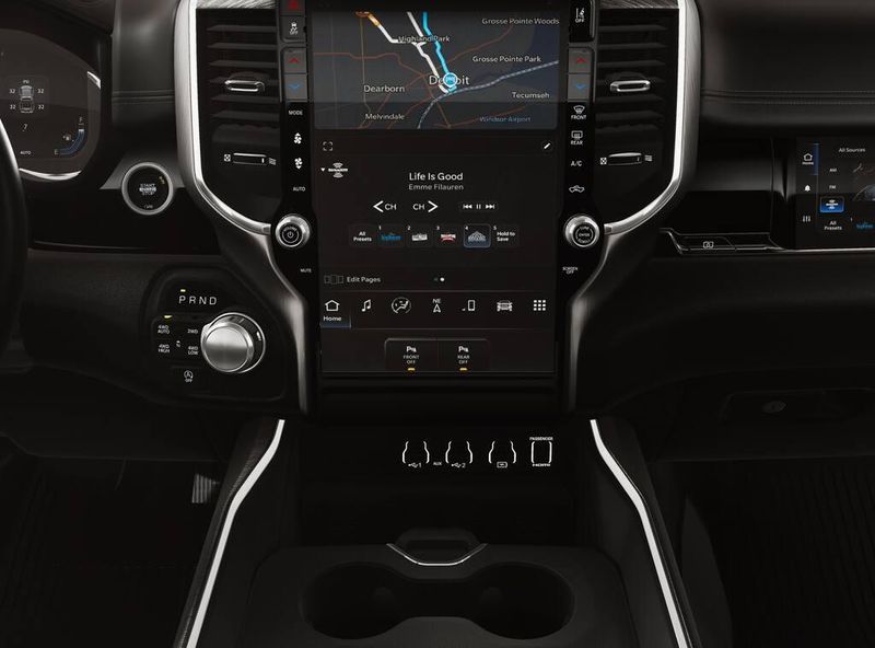 New 2026 RAM 1500 Laramie Crew Cab 4x4 5'7' Box