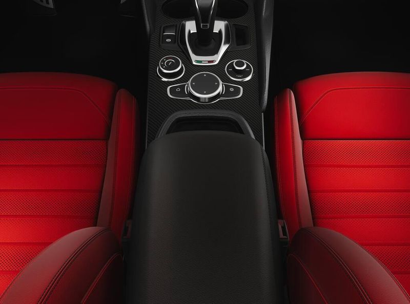 2024 Alfa Romeo Giulia Quadrifoglio Carbon RwdImage 4