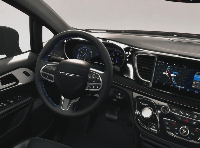 New 2027 Chrysler Pacifica SelectImage 9