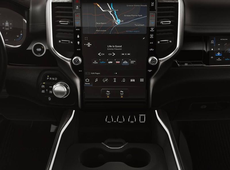 2026 Ram 1500 Laramie photo 3