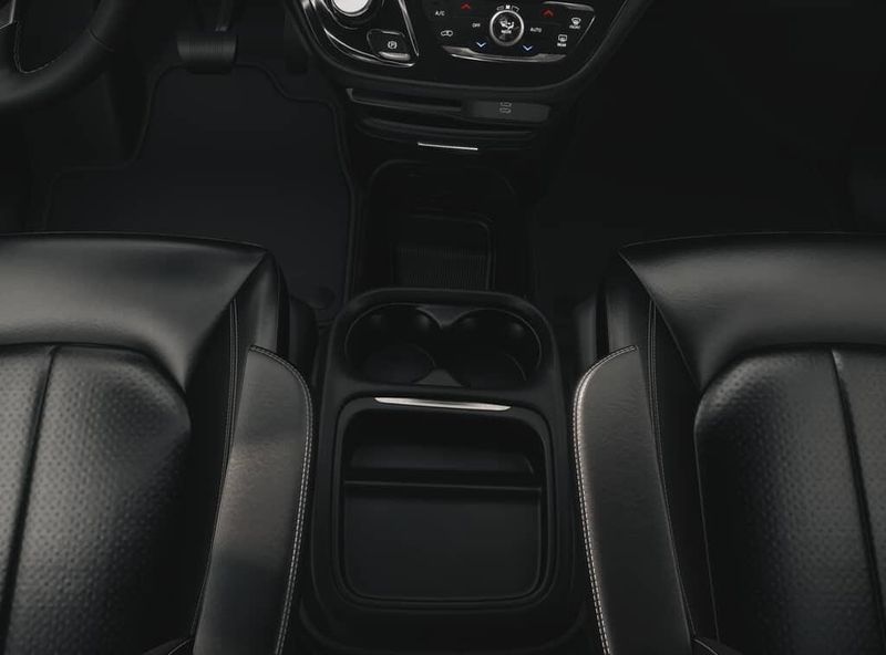 New 2027 Chrysler Pacifica SelectImage 4