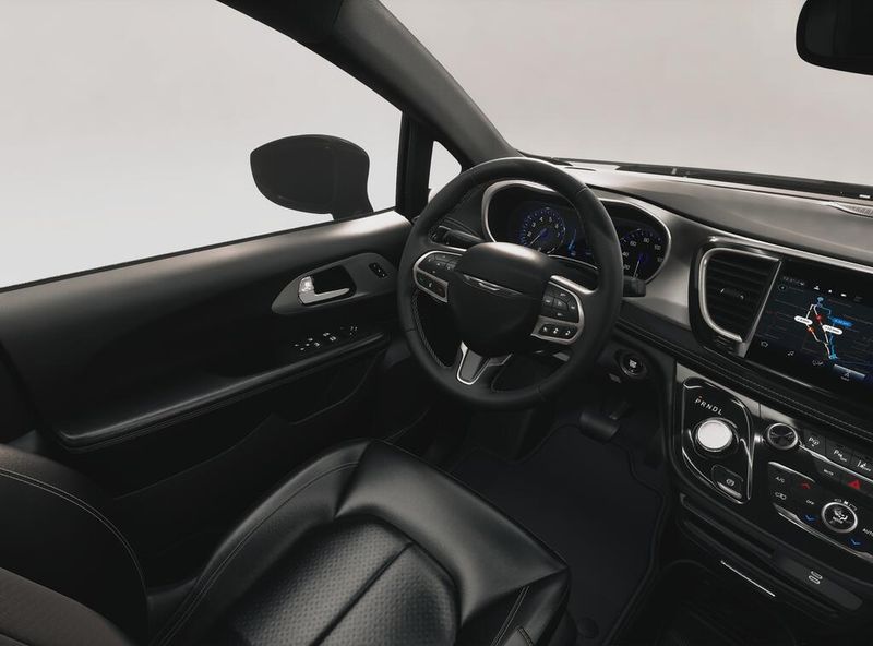 New 2027 Chrysler Pacifica SelectImage 8