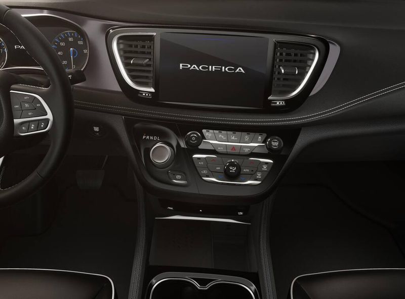 2026 Chrysler Pacifica Limited photo 3