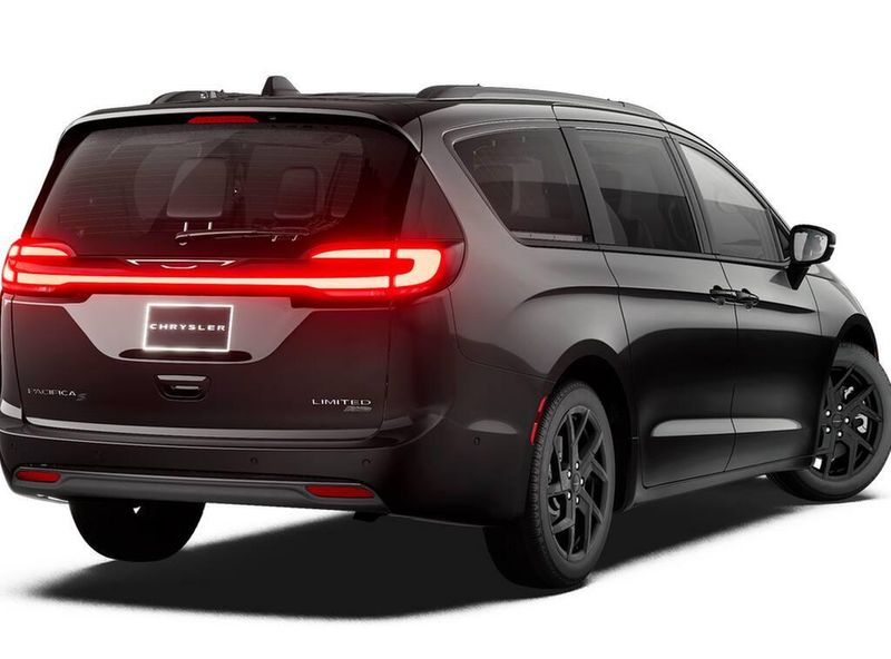 New 2027 Chrysler Pacifica Limited Awd
