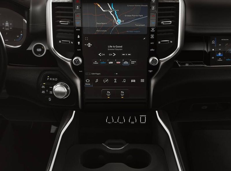 2026 Ram 1500 Laramie photo 4