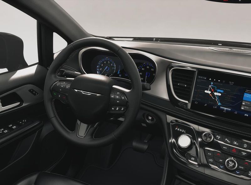 New 2027 Chrysler Pacifica Limited Awd
