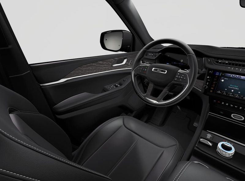 New 2027 Jeep Grand Cherokee Limited 4x4Image 8