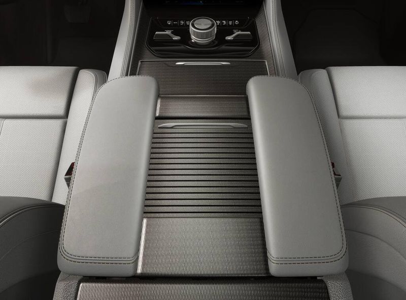 2026 Jeep Grand Grand Wagoneer Wagoneer Summit Obsidian 4x4Image 4