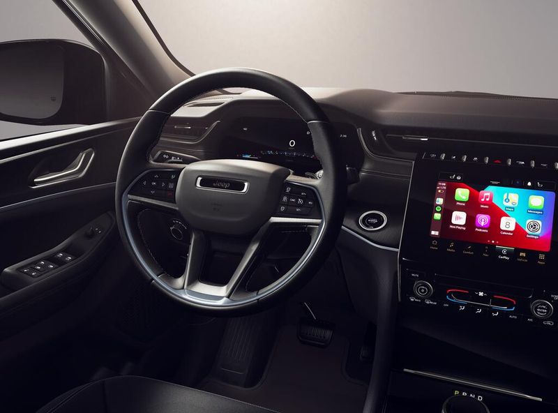 New 2026 Jeep Grand Cherokee L Laredo 4x2