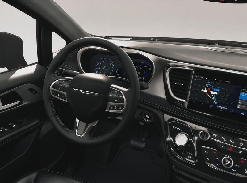New 2027 Chrysler Pacifica SelectImage 9