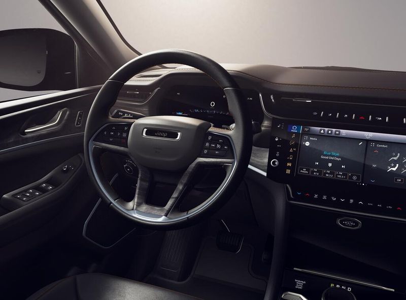 New 2026 Jeep Grand Cherokee 85th Anniversary Edition 4x4Image 9