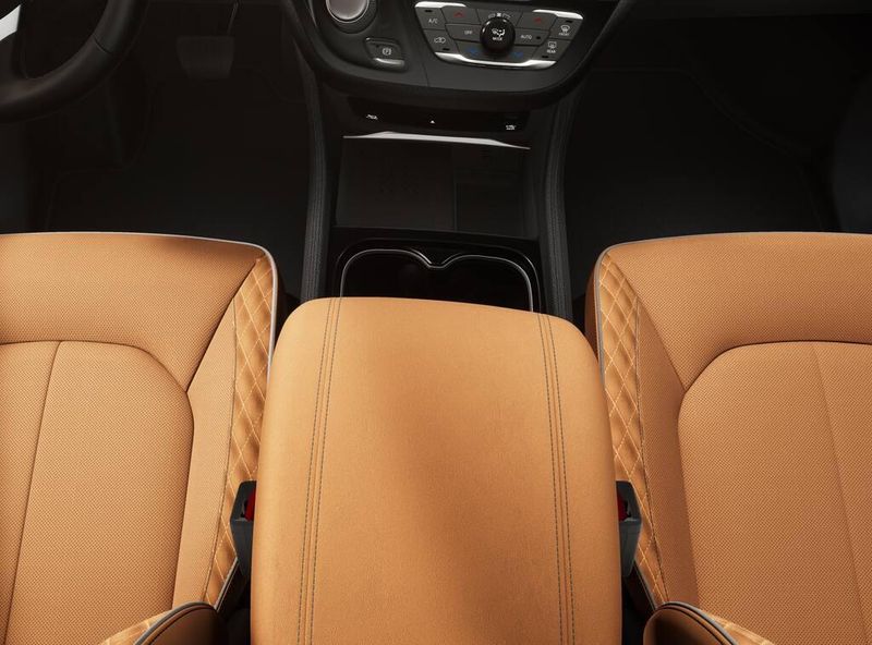 2026 Chrysler Pacifica Pinnacle photo 4