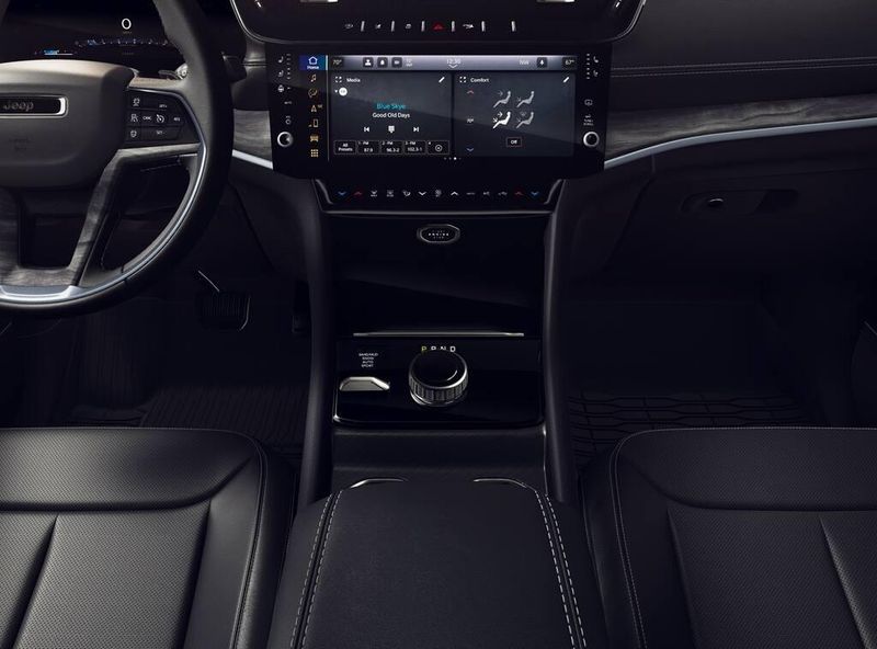 New 2026 Jeep Grand Cherokee Limited Reserve 4x4Image 5