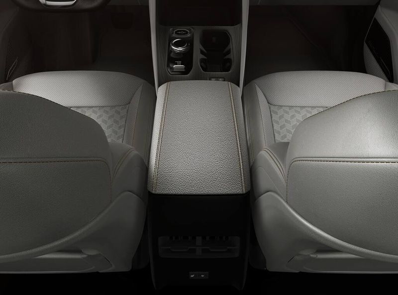 New 2026 Jeep Cherokee Overland 4x4Image 4