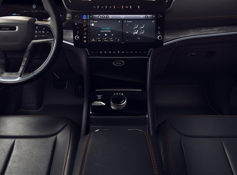 New 2026 Jeep Grand Cherokee 85th Anniversary Edition 4x4Image 5