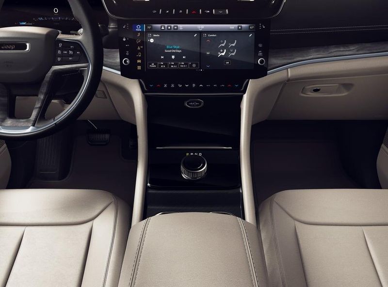 New 2026 Jeep Grand Cherokee Limited 4x2Image 5