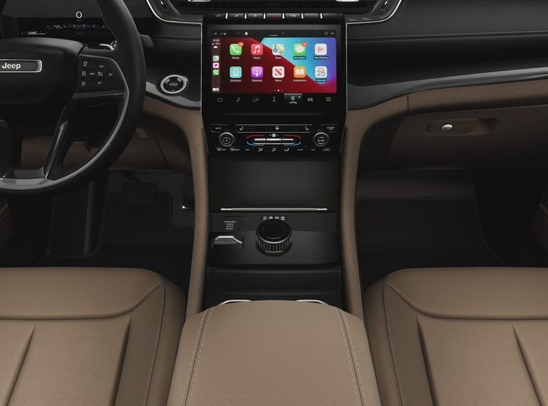 New 2025 Jeep Grand Cherokee L Limited 4x4Image 5