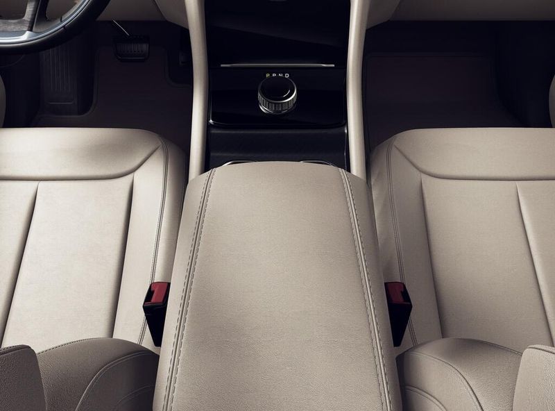 New 2026 Jeep Grand Cherokee Limited 4x2Image 4