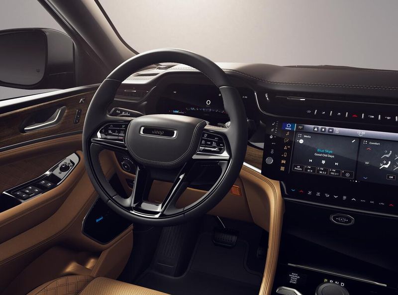 New 2026 Jeep Grand Cherokee Summit 4x4Image 9