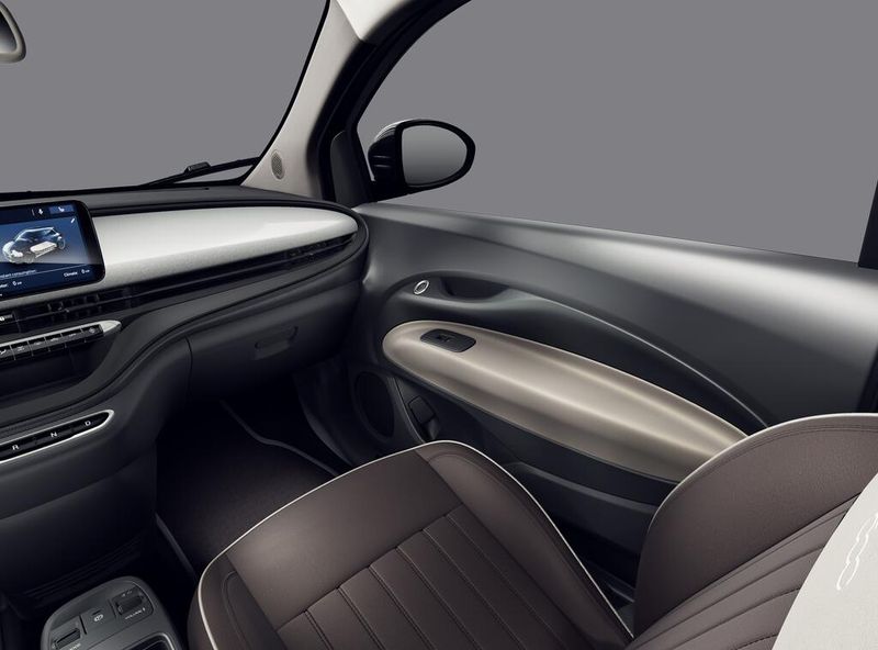New 2026 Fiat 500e IconaImage 7