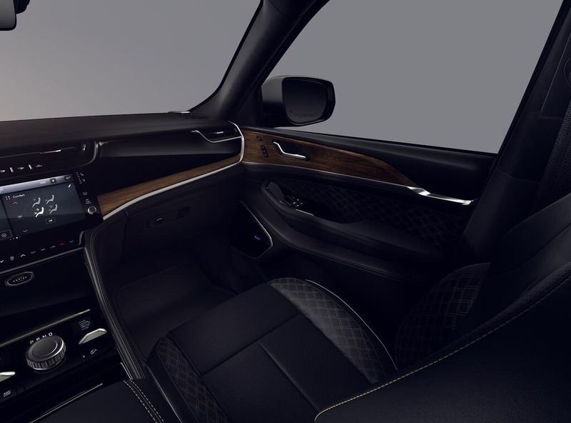 New 2026 Jeep Grand Cherokee L Summit 4x4Image 7