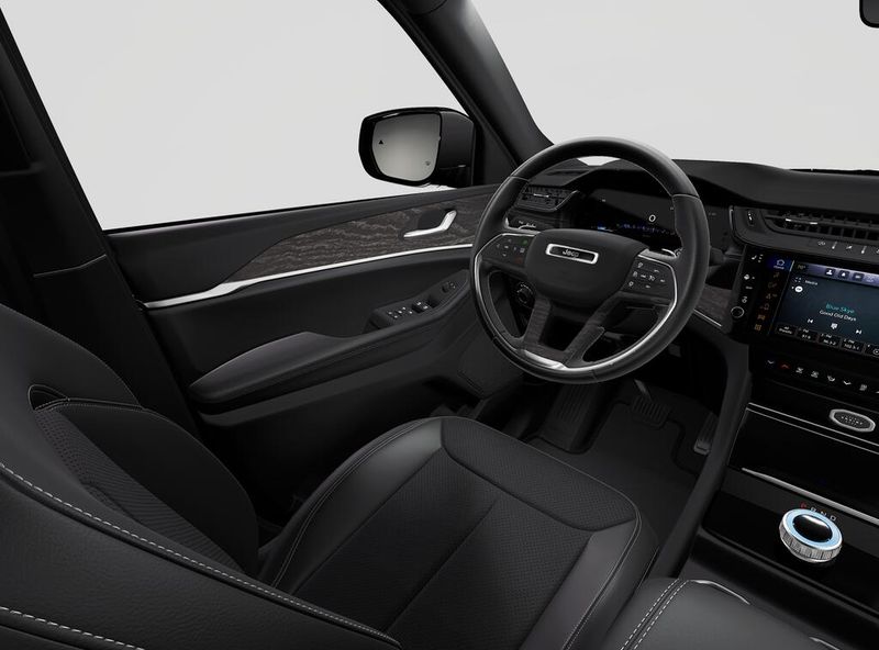 New 2027 Jeep Grand Cherokee L Laredo Altitude 4x2Image 8