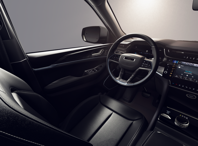 New 2026 Jeep Grand Cherokee L Limited 4x4Image 8