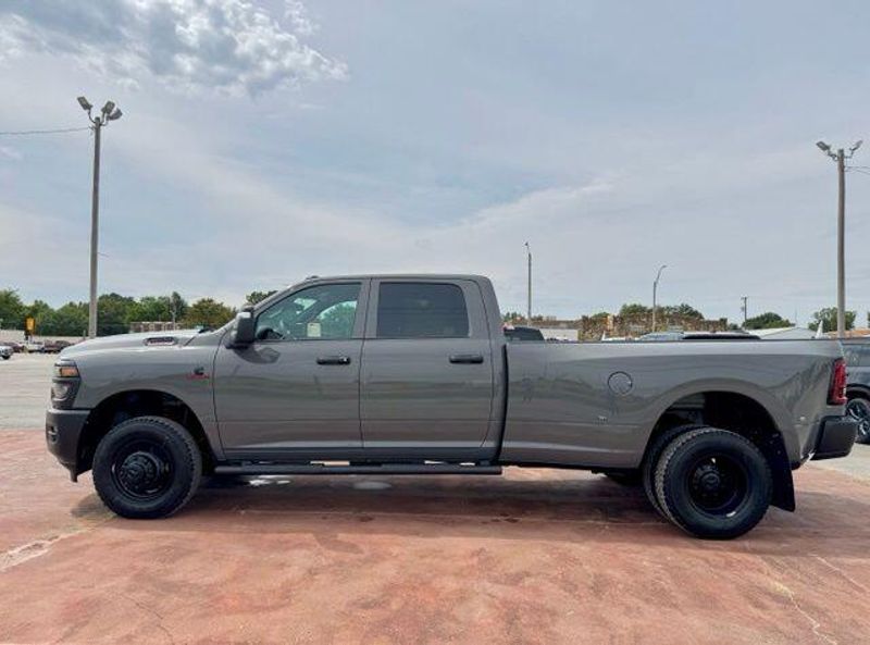 New 2027 RAM 3500 TradesmanImage 9
