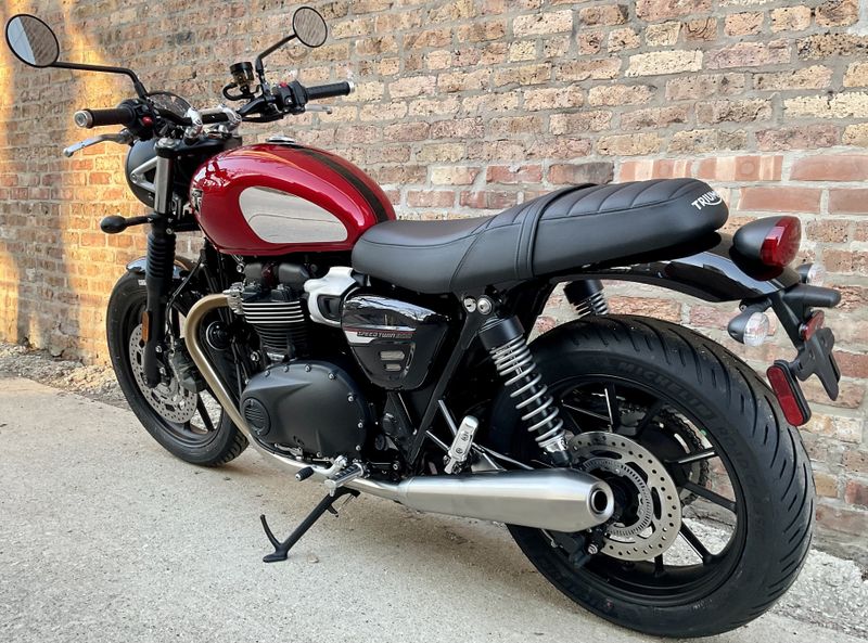 2023 Triumph Speed Twin 900 Chrome EditionImage 2
