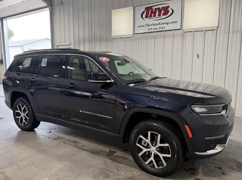 Used 2024 Jeep Grand Cherokee L LimitedImage 1