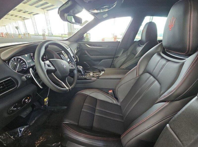 2024 Maserati Levante Modena photo 11