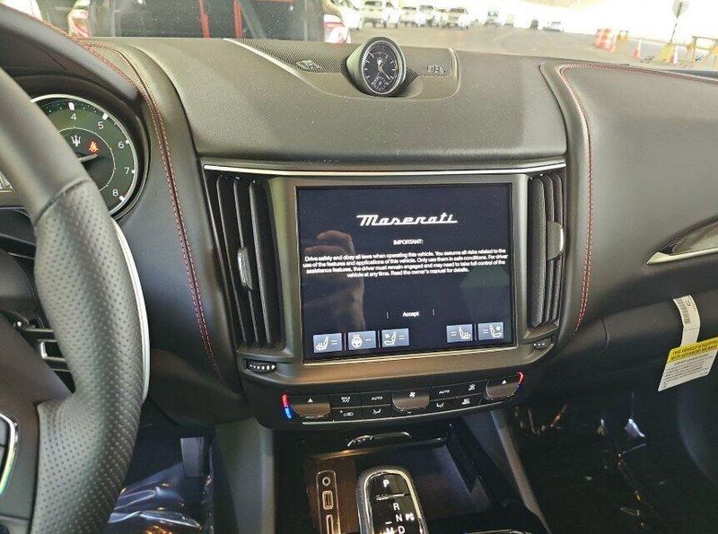 2024 Maserati Levante Modena photo 4