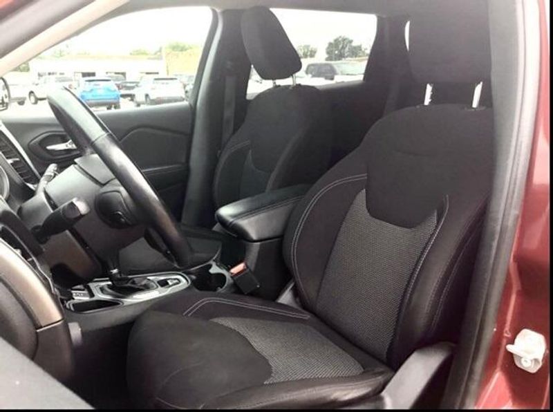 Used 2019 Jeep Cherokee LatitudeImage 14
