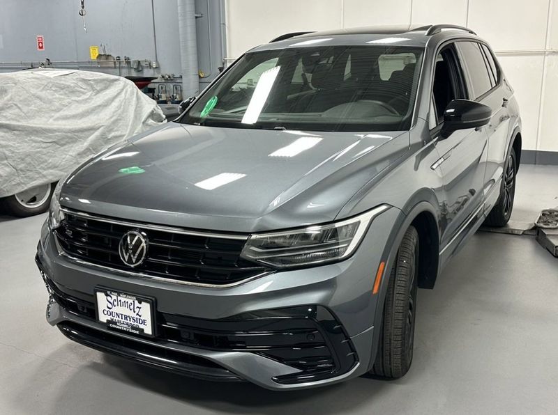 2023 Volkswagen Tiguan SE R-Line BlackImage 9