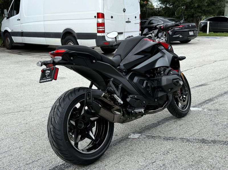 2026 BMW R 1300 R