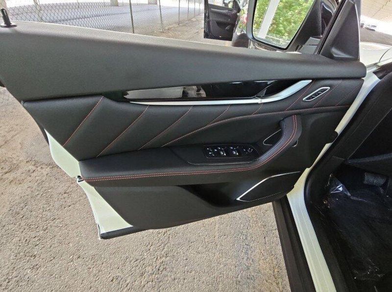 2024 Maserati Levante Modena photo 9
