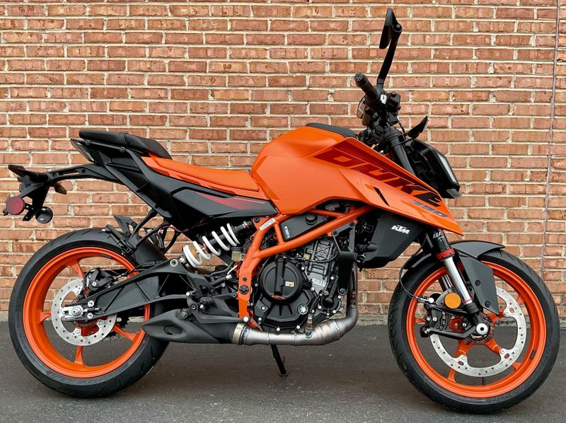 2024 KTM Duke 390Image 1