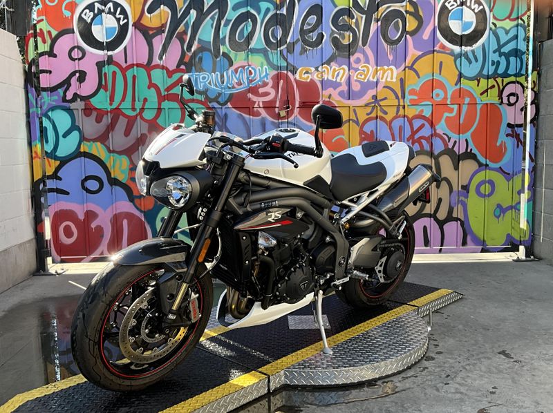 2019 Triumph SPEED TRIPLE RSImage 2