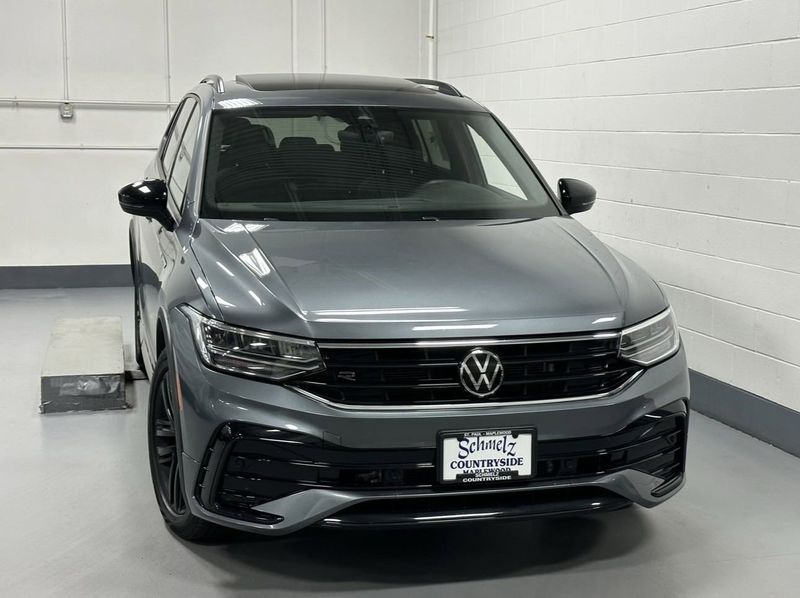 2023 Volkswagen Tiguan SE R-Line BlackImage 2