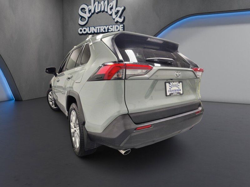 Used 2020 Toyota RAV4 XLE Premium AWD w/SunroofImage 11