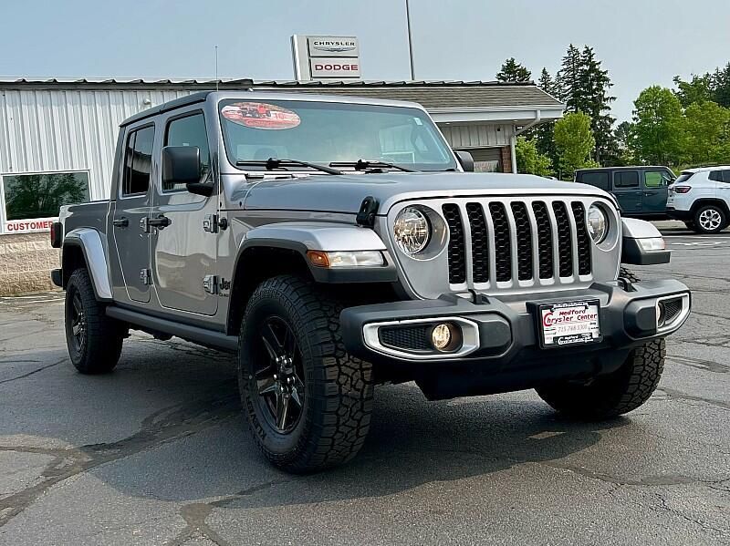 2021 Jeep Gladiator Sport photo 3