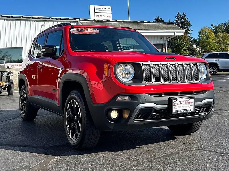 2023 Jeep Renegade Latitude photo 3