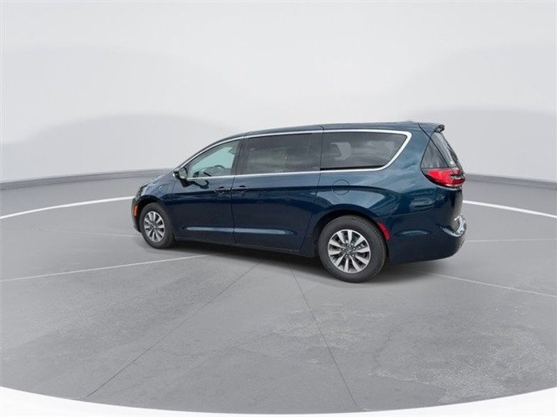 2024 Chrysler Pacifica Plug-in Hybrid Select in a Fathom Blue Pearl Coat exterior color and Black/Alloy/Blackinterior. McPeek