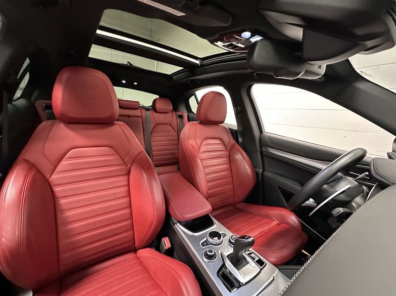 2022 Alfa Romeo Stelvio Veloce AWD w/ Premium & Activ PkgImage 5