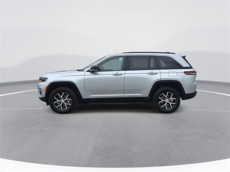 2024 Jeep Grand Cherokee Limited photo 3
