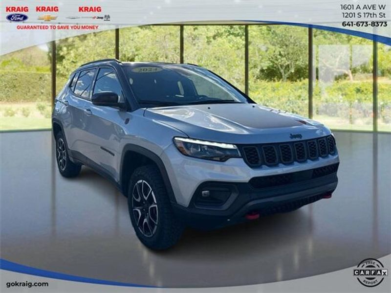 2024 Jeep Compass Trailhawk photo 3