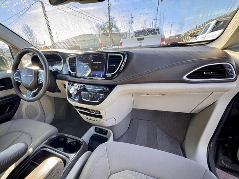 Used 2021 Chrysler Pacifica TouringImage 14