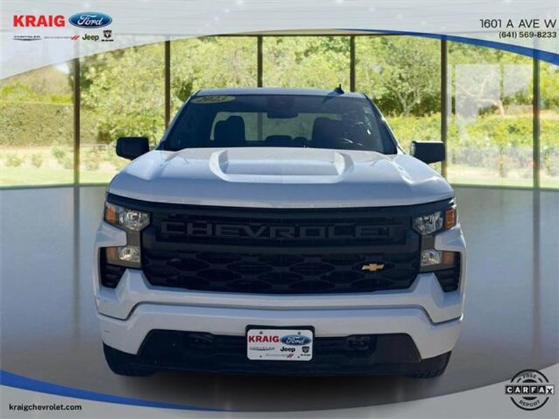 2023 Chevrolet Silverado 1500 Custom photo 2